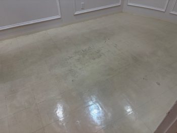 エステサロン床洗浄ワックス清掃でツヤのある美しい床に!